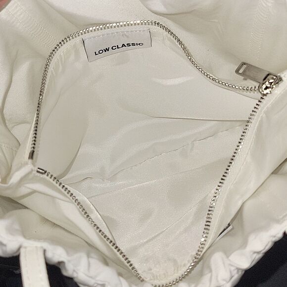Low Classic Women's Natural Shirring String Shoulder Bag Excellent White - Picture 11 of 12
